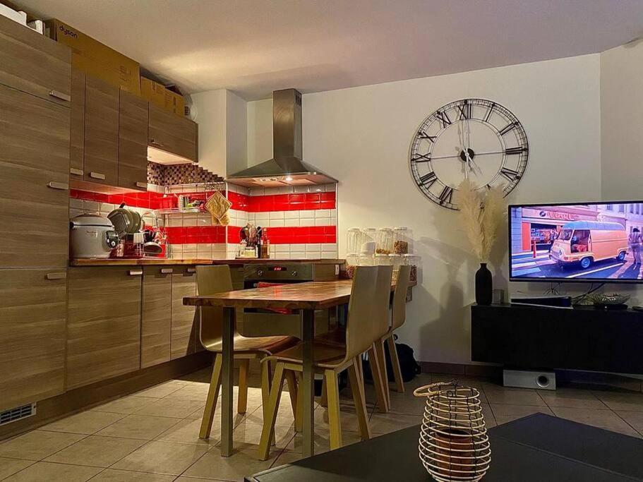 Appartement Joli T2 Dans Annecy Extérieur photo